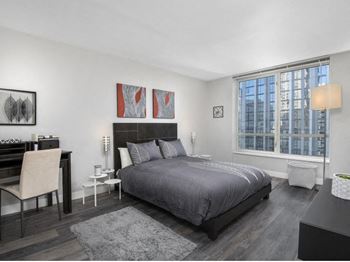 Plank Flooring at One East Delaware, Chicago, Illinois